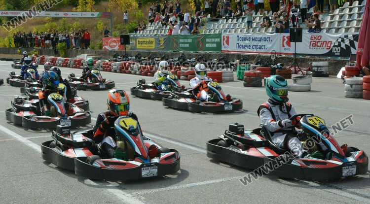 230 пилоти в 24-часово състезание на картинг пистата в Хасково