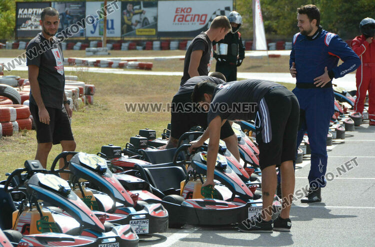 230 пилоти в 24-часово състезание на картинг пистата в Хасково