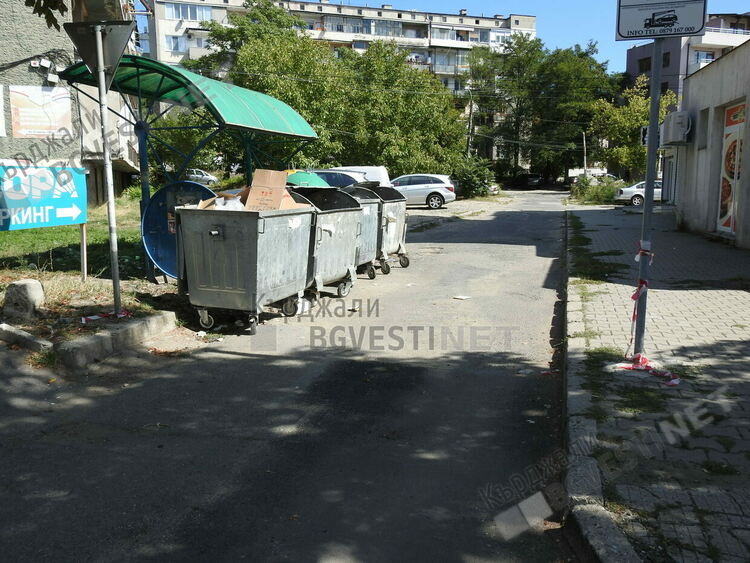 Контейнери за смет запречват пресечка на „Сан Стефано”,граждани алармират за опасност от инциденти