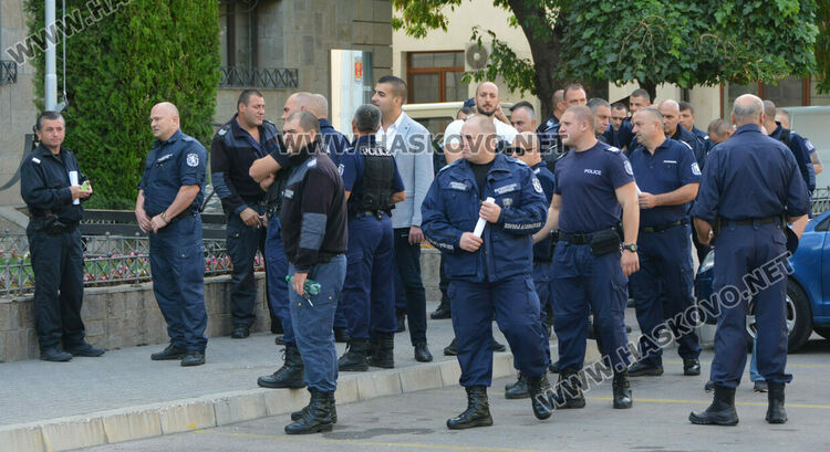 Раздадоха бюлетините и изборните книжа за секциите в община в Хасково