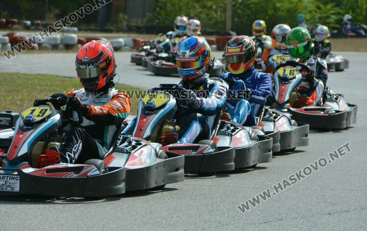 230 пилоти в 24-часово състезание на картинг пистата в Хасково