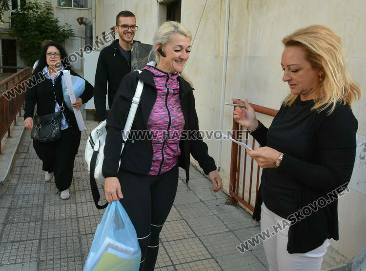 Раздадоха бюлетините и изборните книжа за секциите в община в Хасково