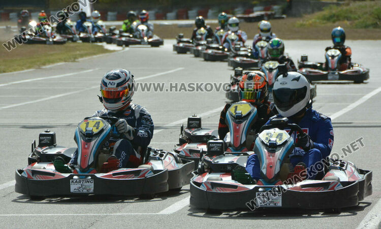 230 пилоти в 24-часово състезание на картинг пистата в Хасково