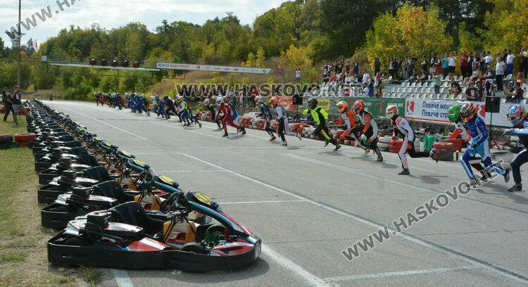 230 пилоти в 24-часово състезание на картинг пистата в Хасково