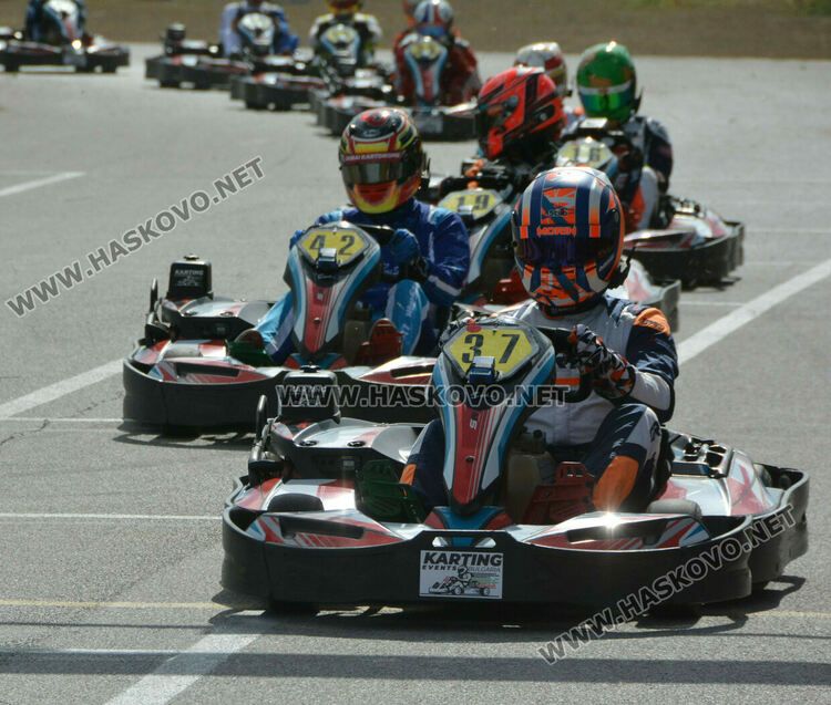 230 пилоти в 24-часово състезание на картинг пистата в Хасково