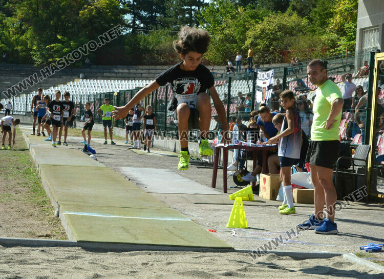 Над 330 деца се включиха в турнир по лека атлетика в Хасково