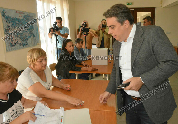 Асен Василев: Гласувах за една променена България