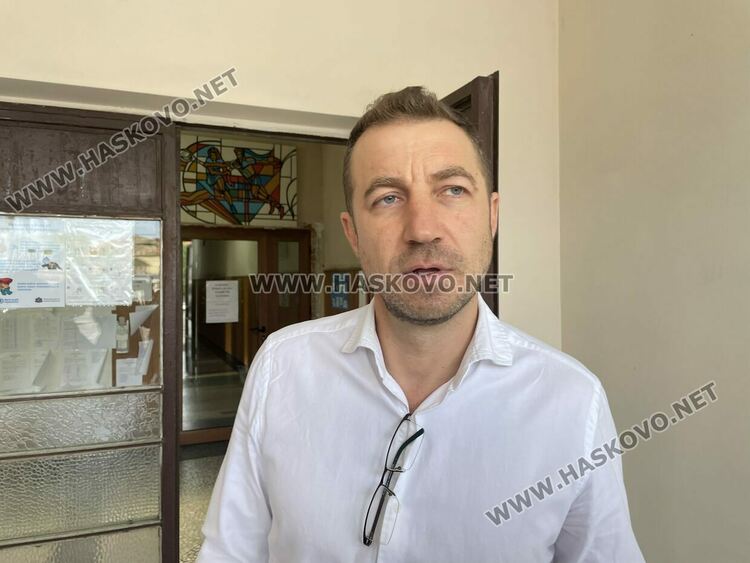 Изборният ден в Хасковско започна нормално, гласуването слабо