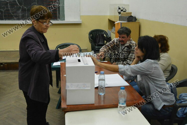 Изборният ден в Хасковско започна нормално, гласуването слабо