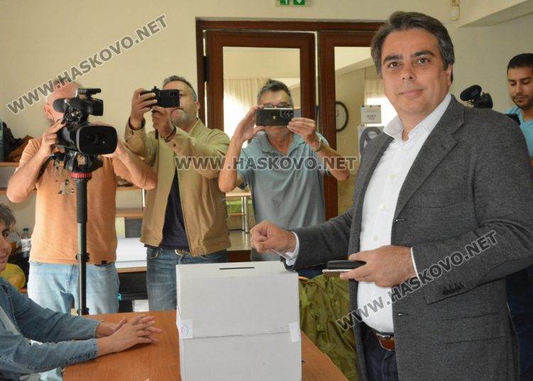 Асен Василев