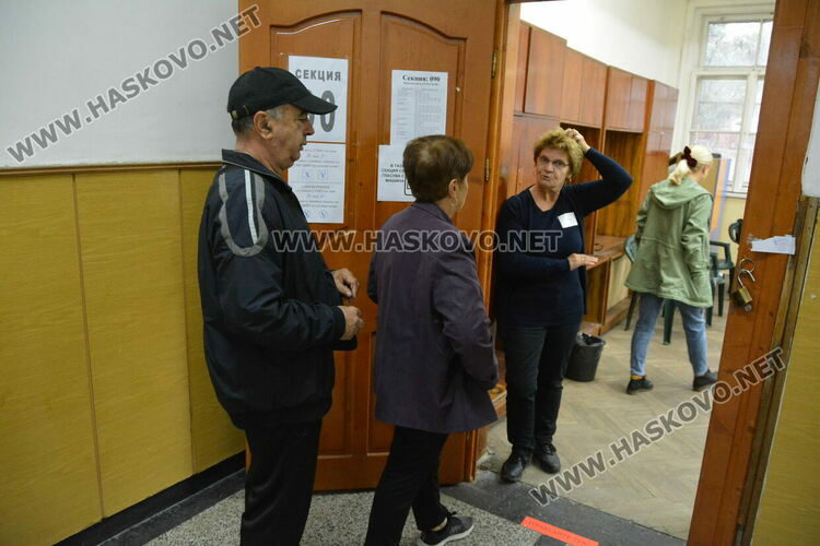Изборният ден в Хасковско започна нормално, гласуването слабо