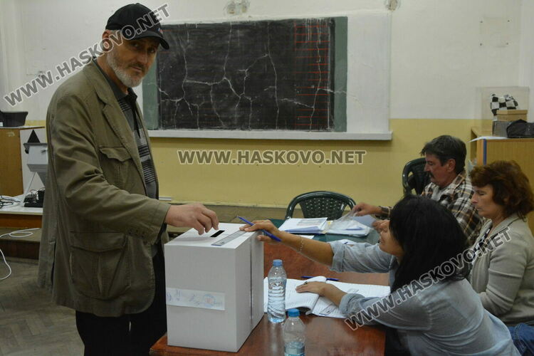Изборният ден в Хасковско започна нормално, гласуването слабо