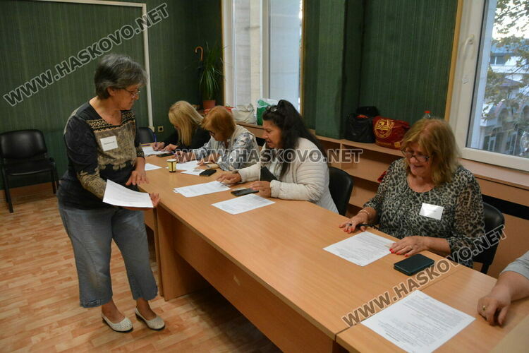 Изборният ден в Хасковско започна нормално, гласуването слабо