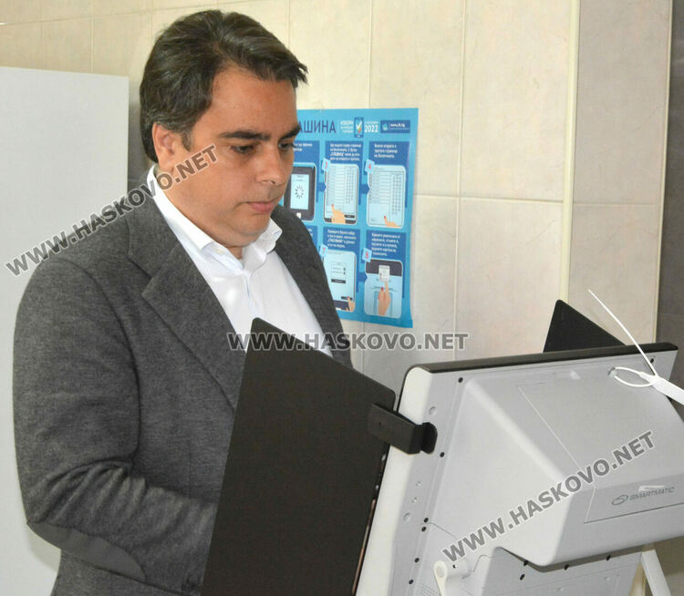 Асен Василев: Гласувах за една променена България