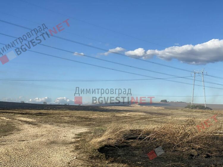 Гори мащабен пожар край град Меричлери