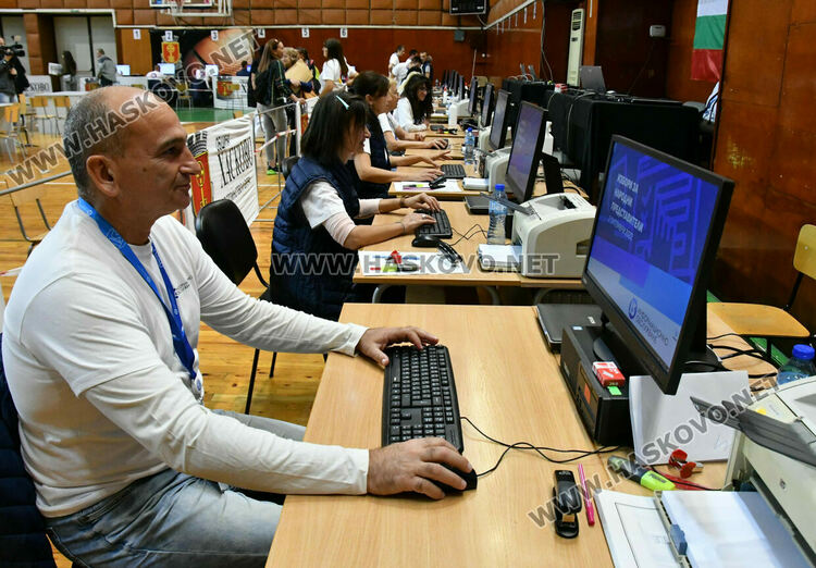 Подвижни секции първо предадоха бюлетините и изборните книжа в РИК-Хасково