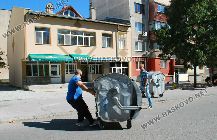 Вятърът откърти изолация на саниран блок в „Орфей“