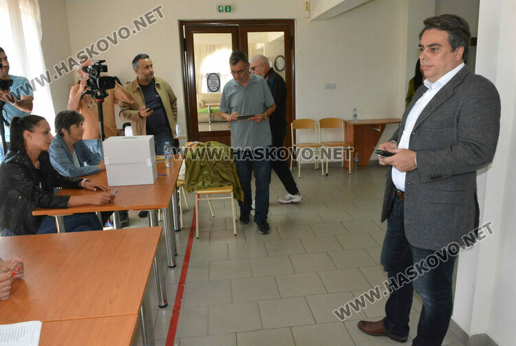 Асен Василев: Гласувах за една променена България