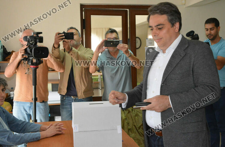 Асен Василев: Гласувах за една променена България