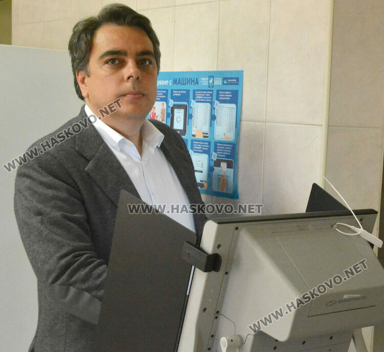 Асен Василев: Гласувах за една променена България