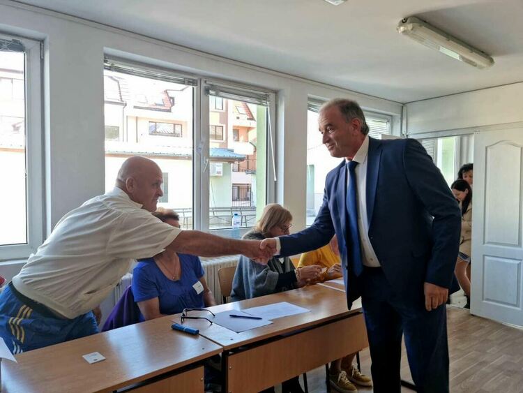 Кметът на Асеновград:Аз гласувах и се надявам още утрешният ден да ни донесе така чаканата стабилност!