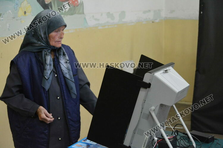 Изборният ден в Хасковско започна нормално, гласуването слабо