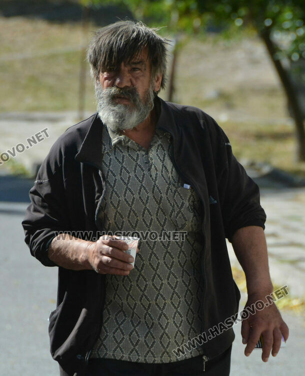 Вятърът откърти изолация на саниран блок в „Орфей“