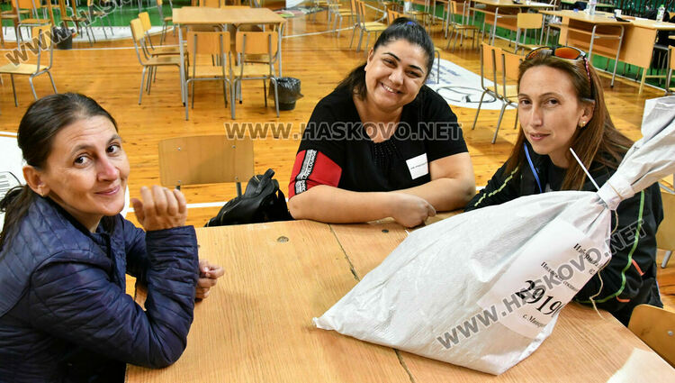 Подвижни секции първо предадоха бюлетините и изборните книжа в РИК-Хасково