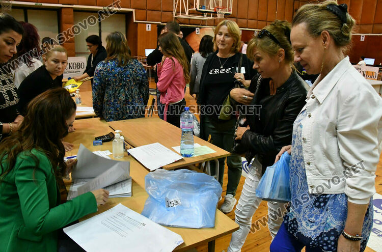 Подвижни секции първо предадоха бюлетините и изборните книжа в РИК-Хасково