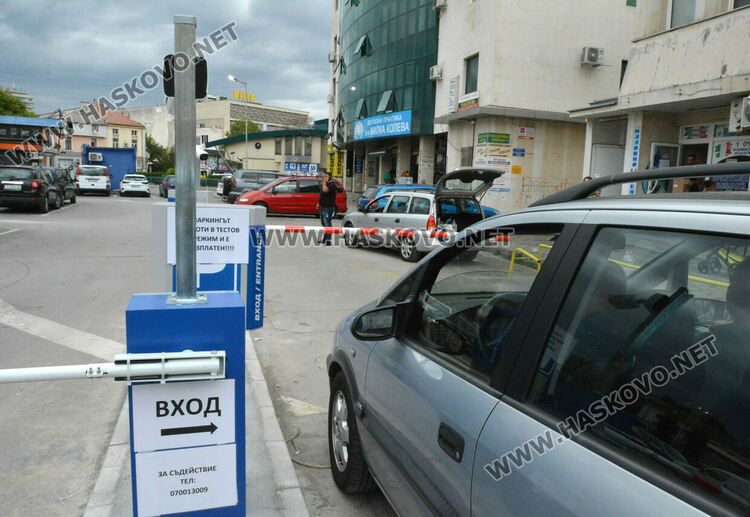 Тестов режим на паркинга до &bdquo;21 век&ldquo;, остава безплатен