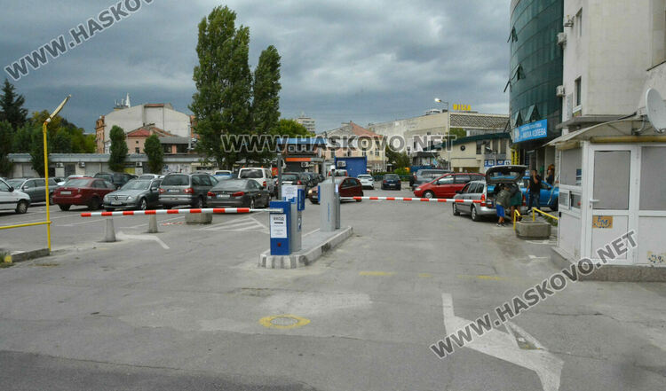 Тестов режим на паркинга до &bdquo;21 век&ldquo;, остава безплатен