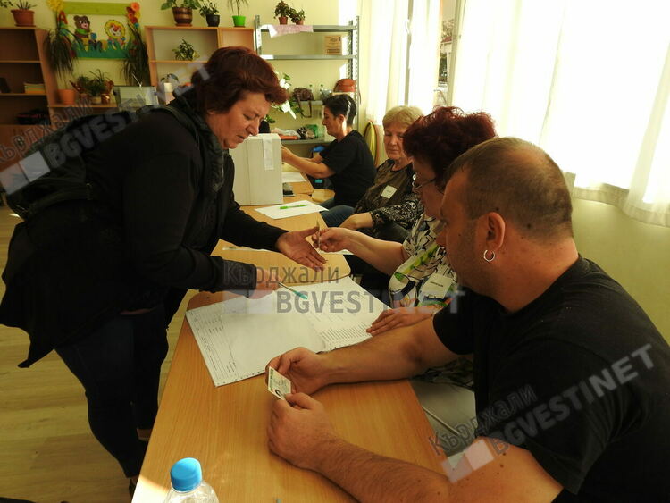   Кой колко взема за деня на вота в 9 МИР, стотици се лишиха от 130 лв.възнаграждение