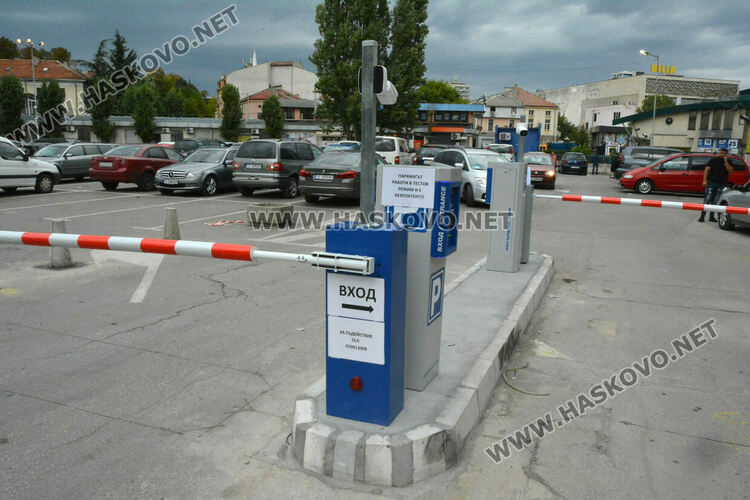 Тестов режим на паркинга до &bdquo;21 век&ldquo;, остава безплатен