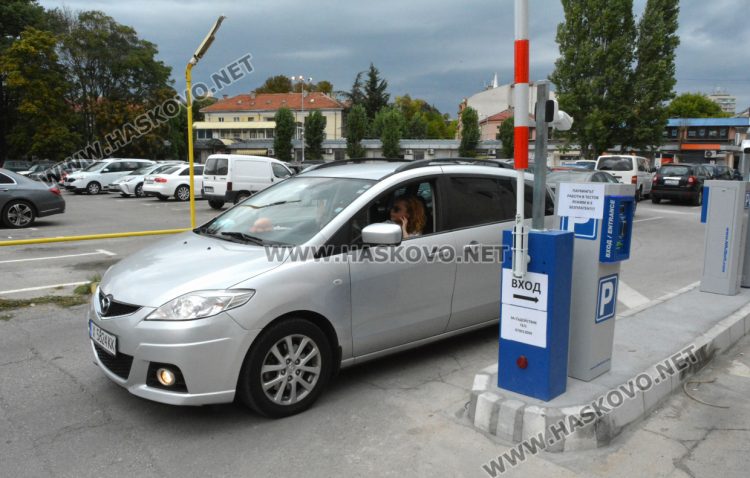 Тестов режим на паркинга до &bdquo;21 век&ldquo;, остава безплатен