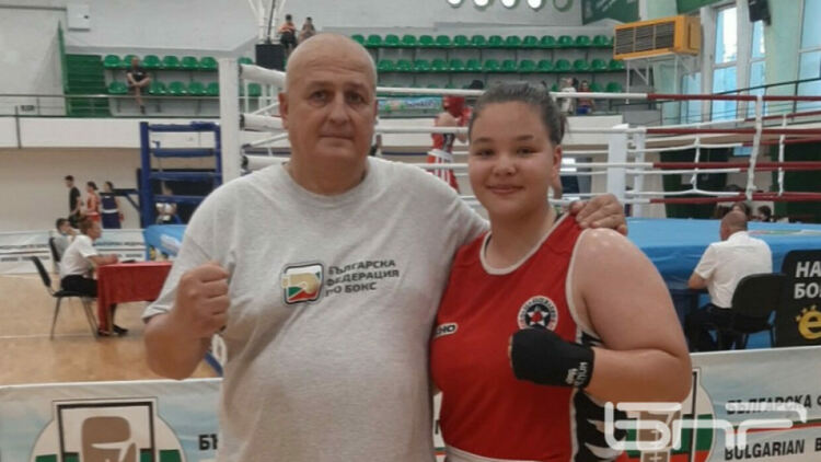 Алейна Мехмед от Арда бокс с бронзов медал от Европейското в Италия