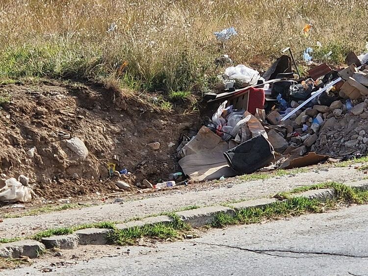 Издигат диги срещу незаконните сметища в Асеновград 