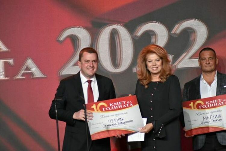 Кметът на община Перник Станислав Владимиров бе избран за втори път за „Кмет на годината“ 
