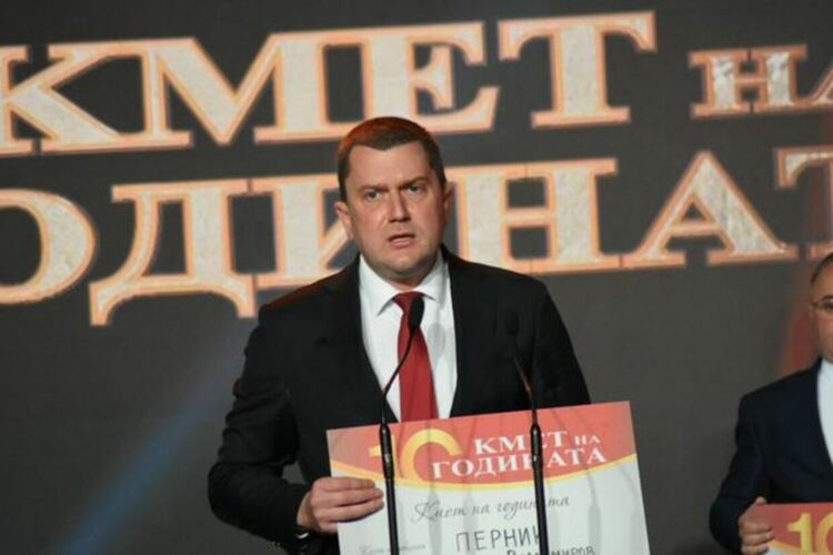 Кметът на община Перник Станислав Владимиров бе избран за втори път за „Кмет на годината“ 