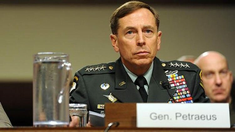 Бивш шеф на ЦРУ: САЩ и съюзниците им ще унищожат руските сили в Украйна, ако Путин използва ядрено оръжие