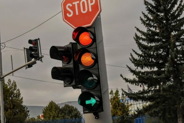 Приключи работата по подмяната на светофарната уредба