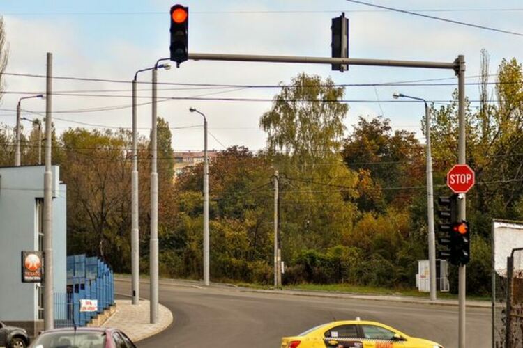 Приключи работата по подмяната на светофарната уредба