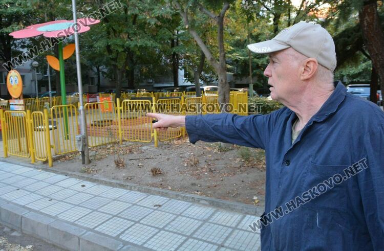 Ремонтират поредна счупена детска площадка в Хасково, имоти са превърнати в сметища