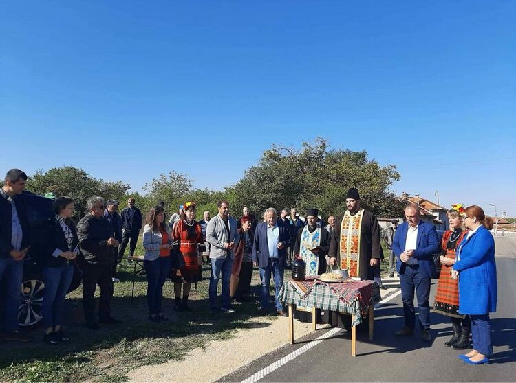 Прерязаха лентата на татаревския път