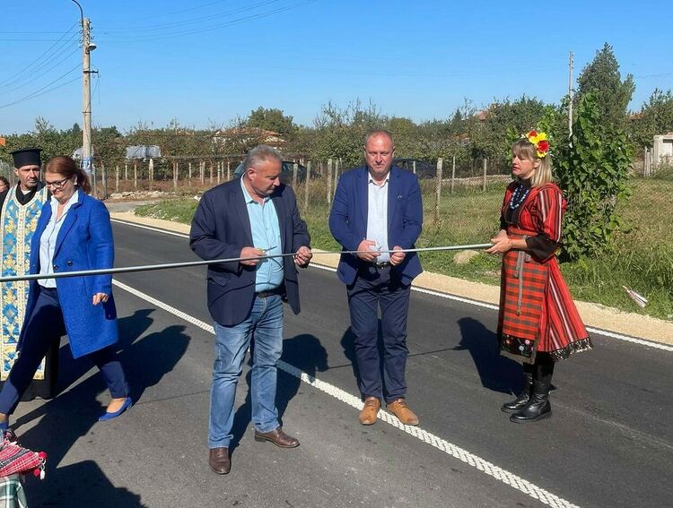 Прерязаха лентата на татаревския път