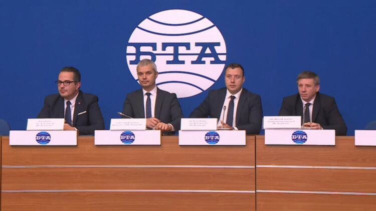 Костадин Костадинов гони представители на медии от пресконференцията на "Възраждане", готви се за нови избори