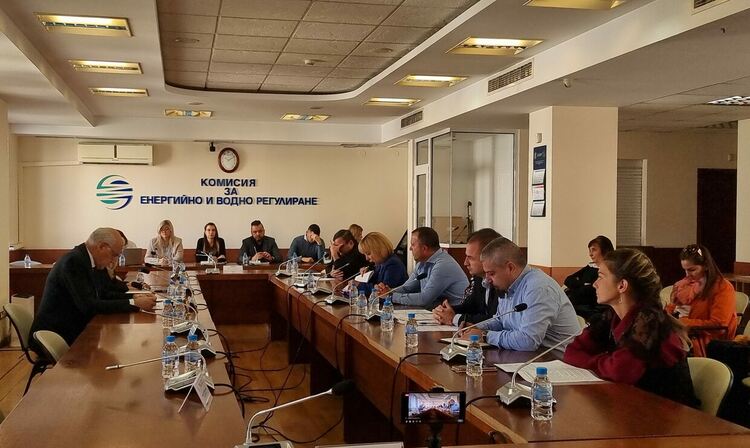 Омбудсманът призова КЕВР да не приема скока на водата в Хасково