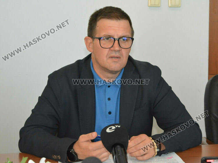 Кметът Станислав Дечев обясни, че надвзетите пари са по сметка 