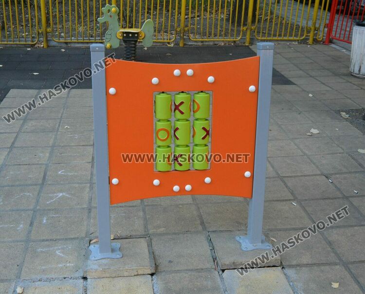 Ремонтират поредна счупена детска площадка в Хасково, имоти са превърнати в сметища