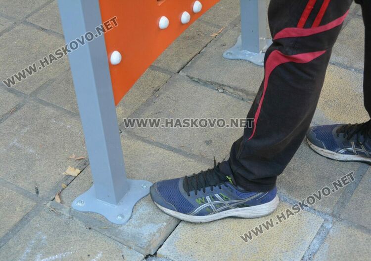 Ремонтират поредна счупена детска площадка в Хасково, имоти са превърнати в сметища