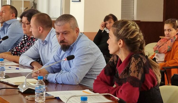 Омбудсманът призова КЕВР да не приема скока на водата в Хасково